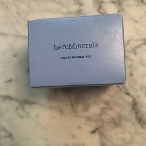 Brand new , never been opened Bare Minerals Deluxe mineral veil.
